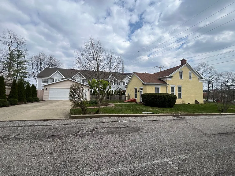 348 S Morton St — Photo 30