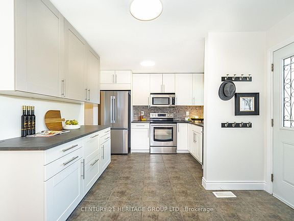5th image of 67 Savona Dr