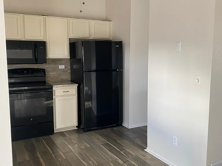 325 Catalina Dr — Photo 21