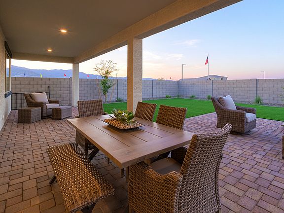 LARGED COVERED PATIO