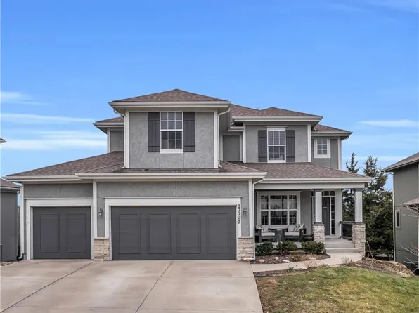 22217 W 121st Pl, Olathe, KS 66061