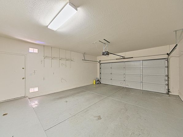 231 W Roadrunner Dr