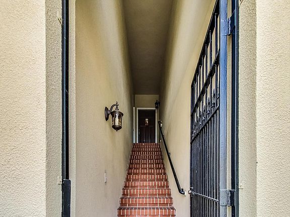 3rd image of 3723 Divisadero St