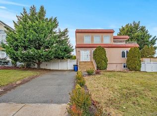 96 5th Ave, Holtsville, NY 11742