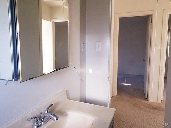 5th image of 842 Colorado Boulevard