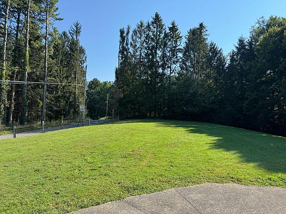 2nd image of 418 Blue Room Rd