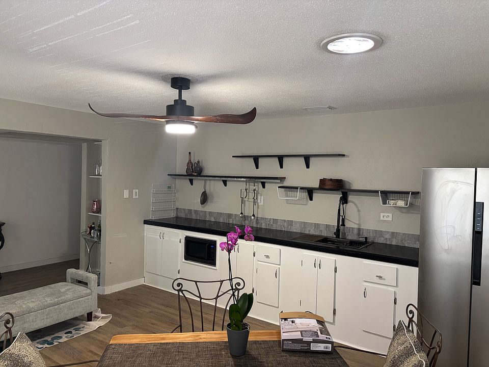 1st image of 762 Hand Ave Suite 2