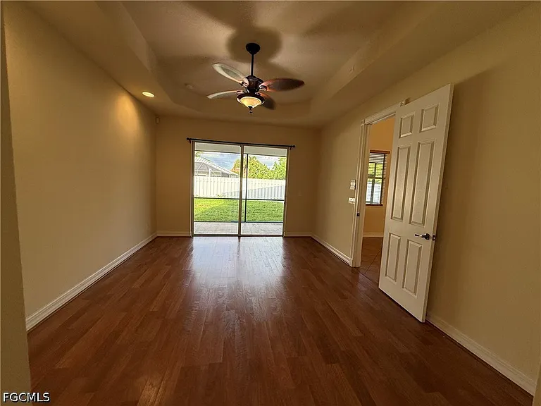 217 NE 21st Pl — Photo 3