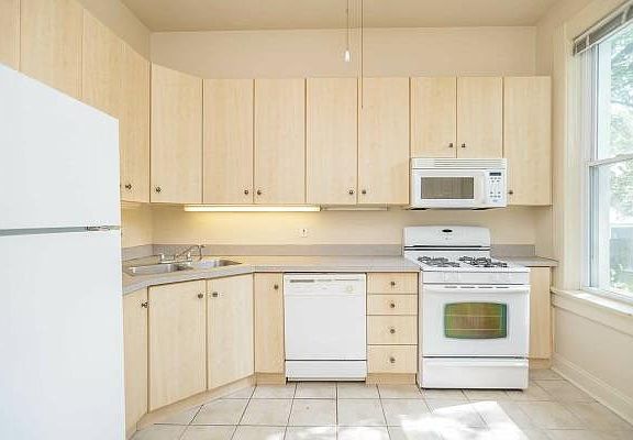 4th image of 2703 Virginia Ave Floor 1