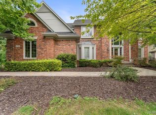 6775 Carlyle Xing, West Bloomfield, MI 48322