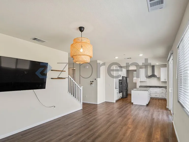 979 Princess Way — Photo 7