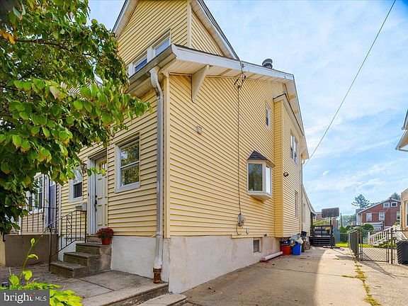 3rd image of 7205 Lawndale Ave