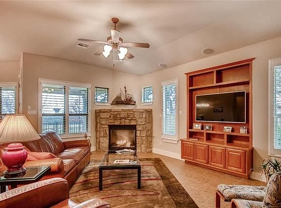 5th image of 302 Meadowland Dr