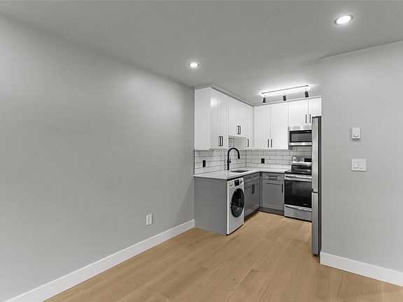 5th image of 1948 Coquitlam Ave #201