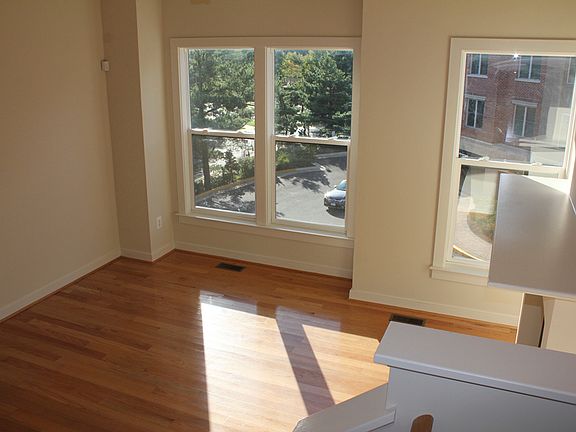 4th image of 12186 Waveland St