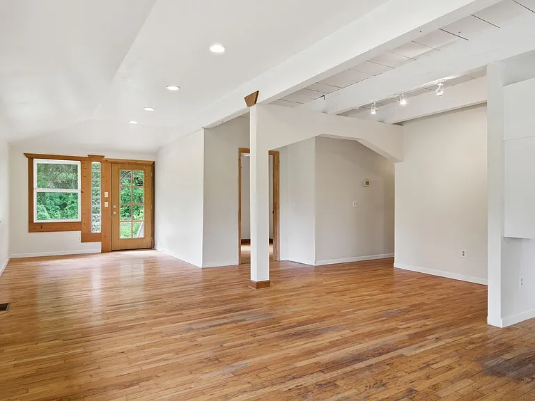 487 Thistle Ln — Photo 4