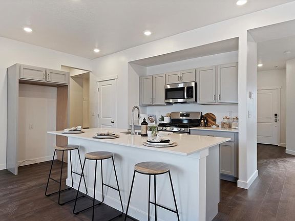 5th image of 1554 E Pheasant Rd #213