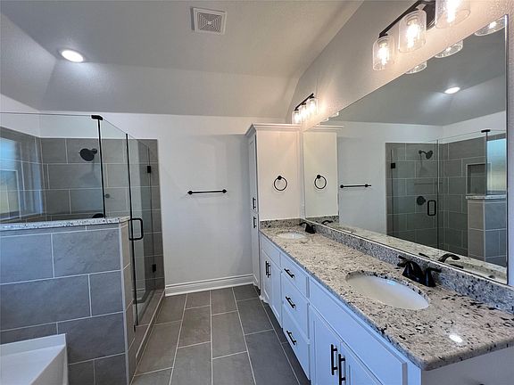 2nd image of 704 Greyson Ln