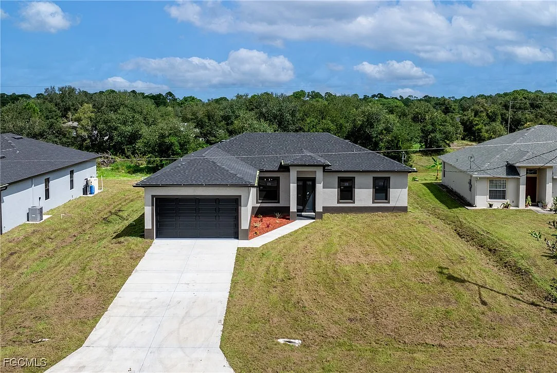 3 bed, 2.0 bath, 1665 sqft, $2,100 — Photo 3