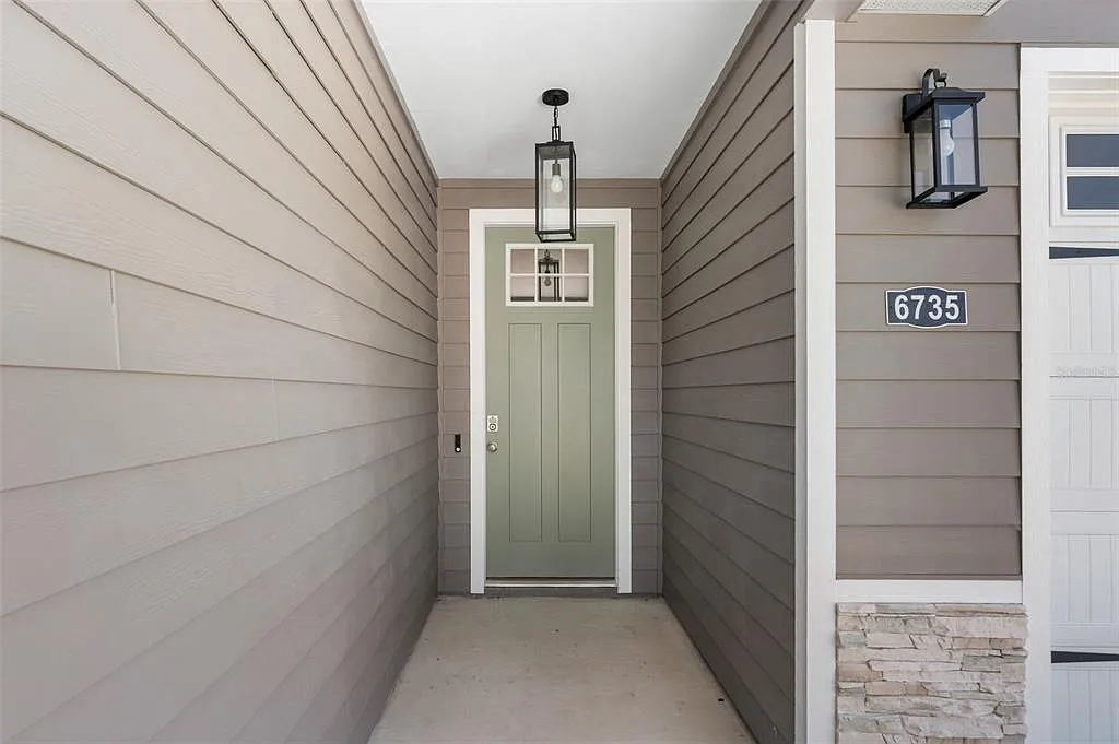 3 bed, 2.0 bath, 1705 sqft, $3,195 — Photo 4