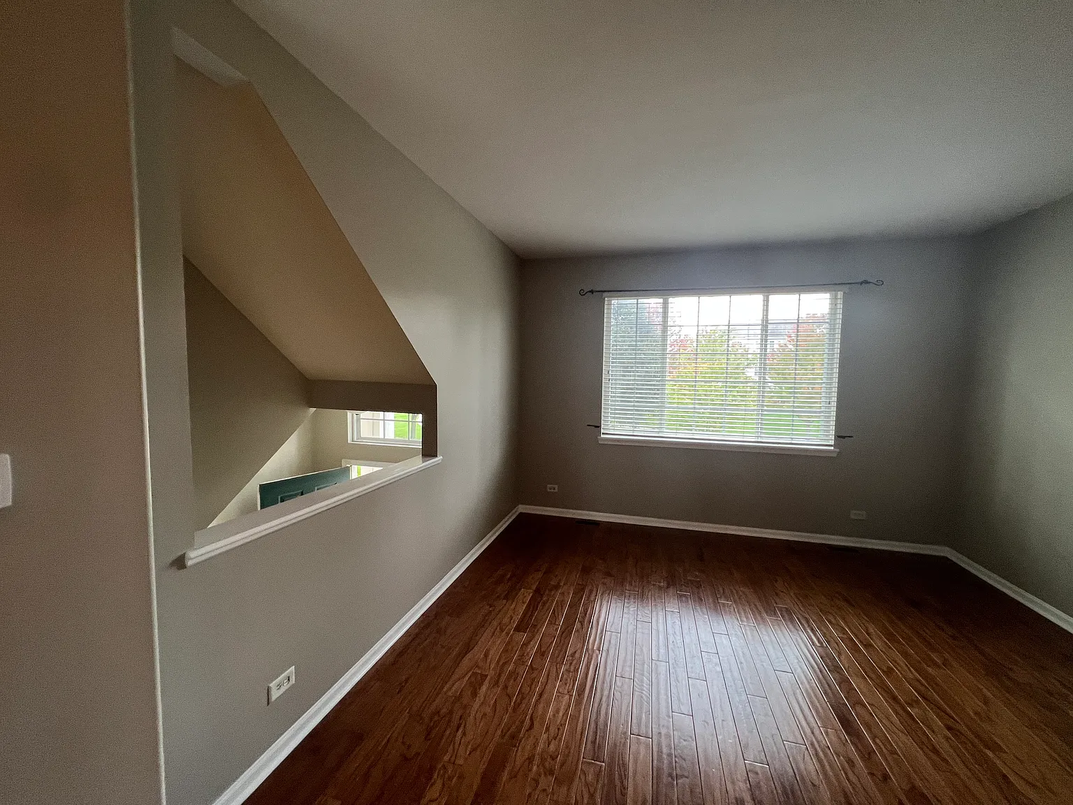 2 bed, 2.5 bath, 1928 sqft, $2,500 — Photo 2