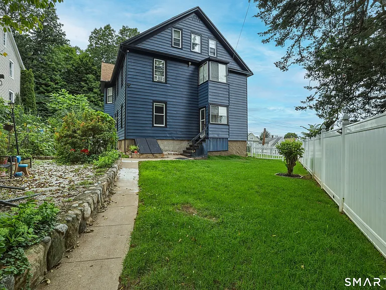 44-46 Perry Hill Rd — Photo 4