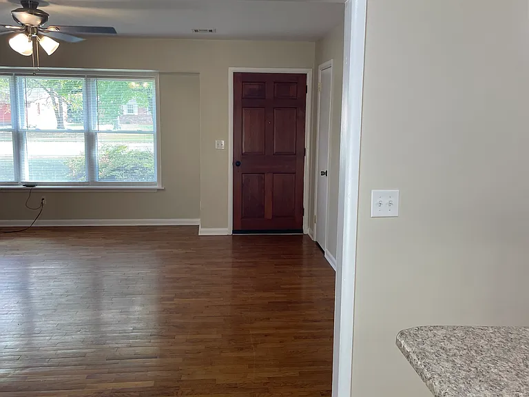201 Markham Dr — Photo 10