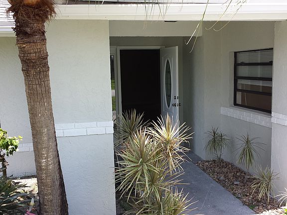 4th image of 234 Parkwood Dr S