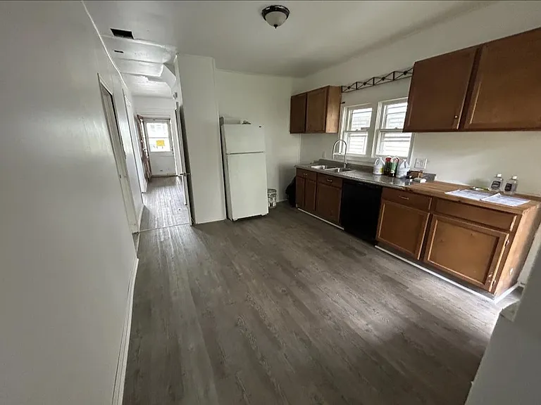 936 Madison Ave — Photo 2