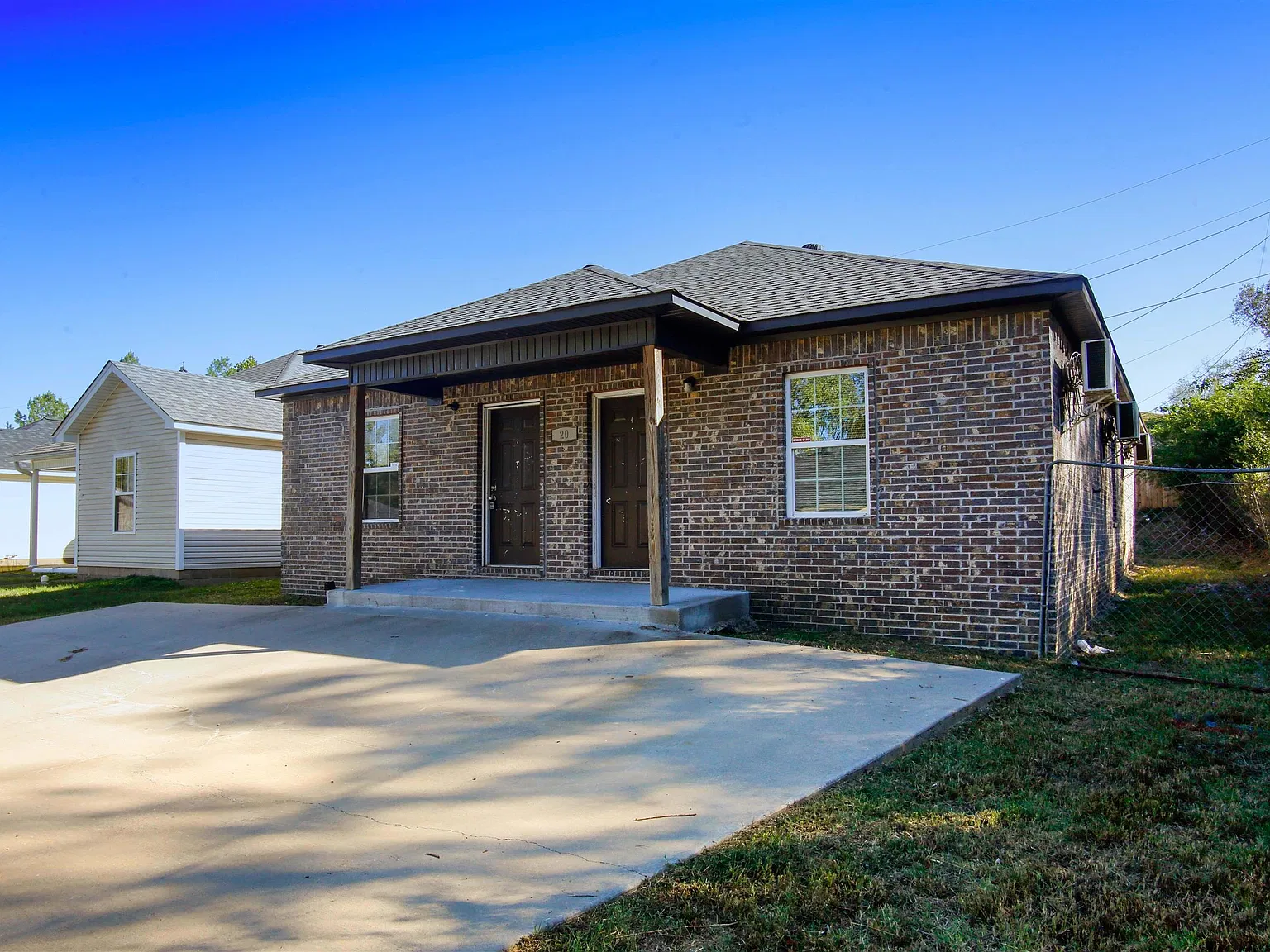 2 bed, 1.0 bath, 857 sqft, $825 — Photo 1
