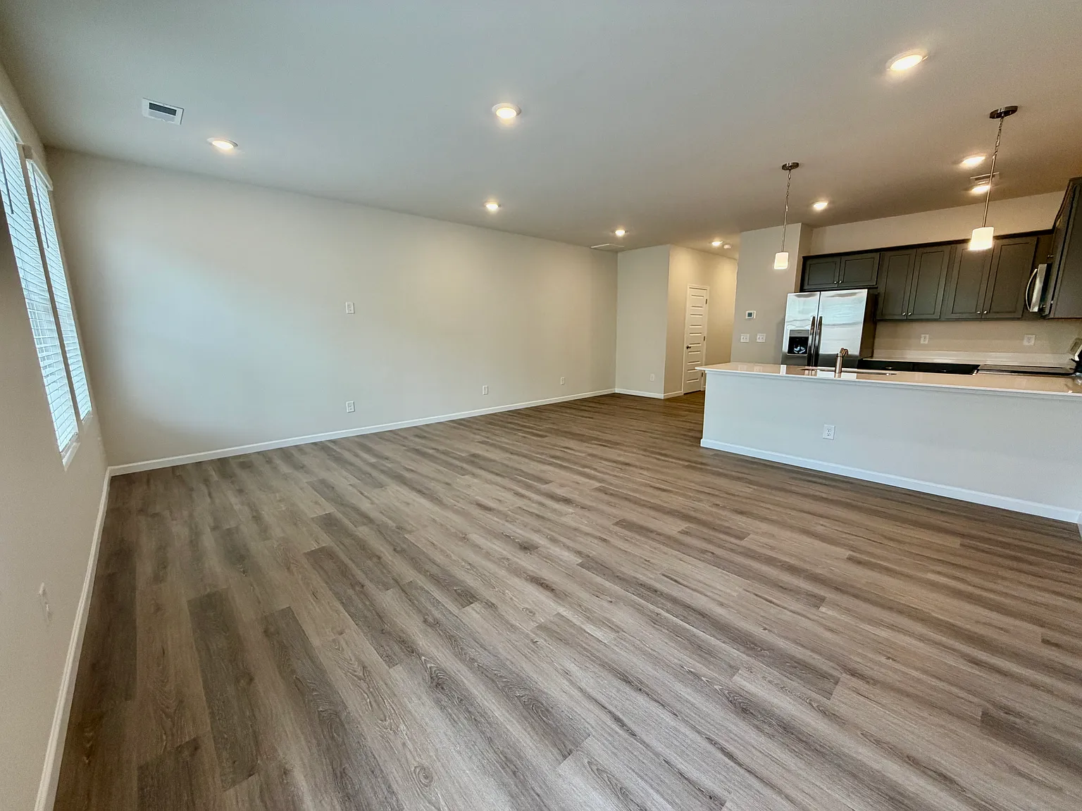 3 bed, 2.5 bath, 1661 sqft, $1,985 — Photo 3