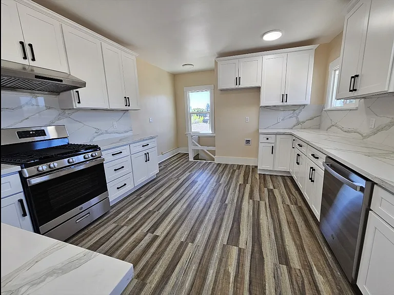481 Van Dyke Ave #1 — Photo 8