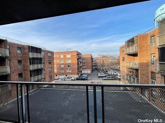 100 Clinton Avenue UNIT 3Y, Mineola, NY 11501 | Zillow