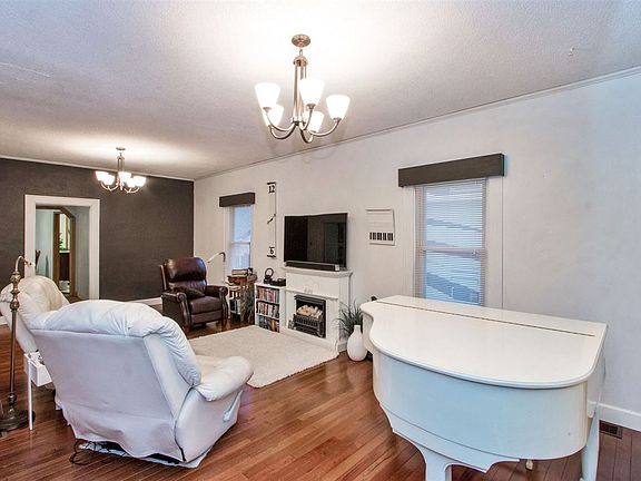 2nd image of 914 N 2nd Ave