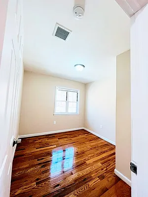 Rented by Keller Williams NYC | media 22