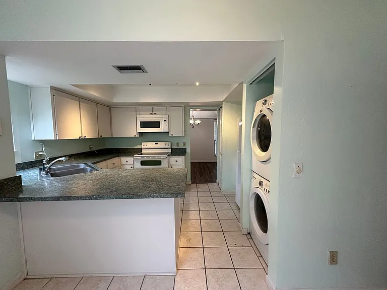 13 Surrey Ct — Photo 8