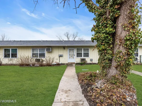 108 Edinburgh Lane #C, Lakewood, NJ 08701