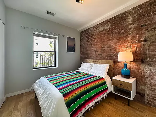 364 Manhattan Avenue image 11 of 13