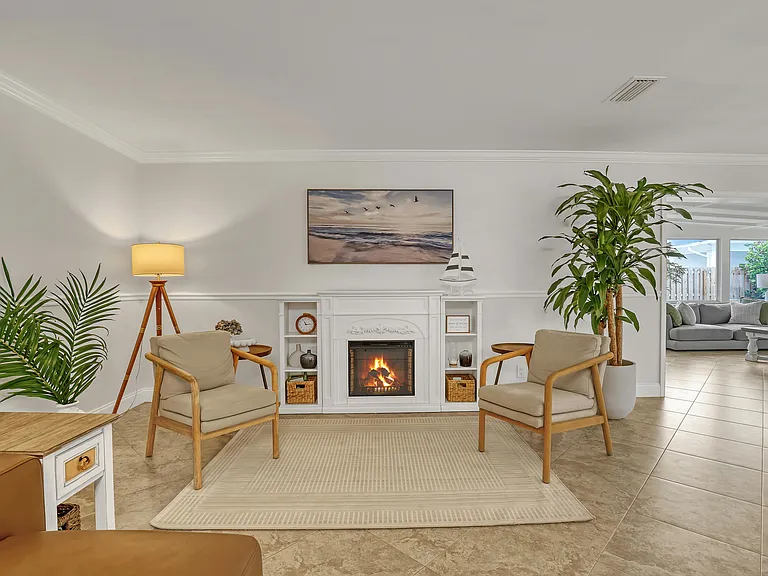 561 Anchorage Dr — Photo 4