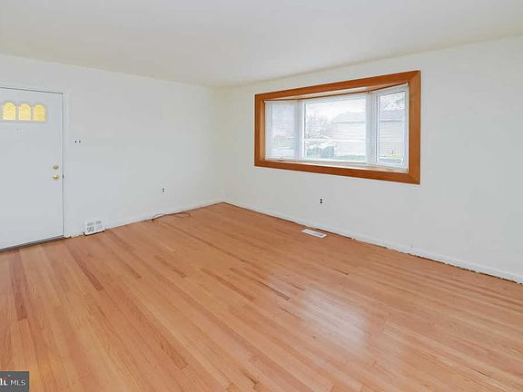 3rd image of 10966 Templeton Dr