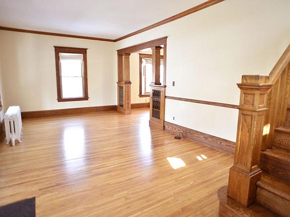 3rd image of 2387 Chilcombe Ave
