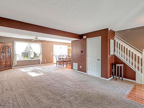 5th image of 213 Sonoma Dr