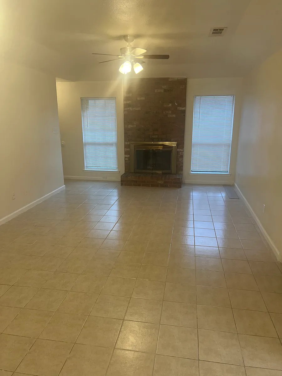 Building Photo - 7513 Windhaven Rd #1