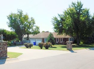 1409 Crest Hill Dr, Junction City, KS 66441