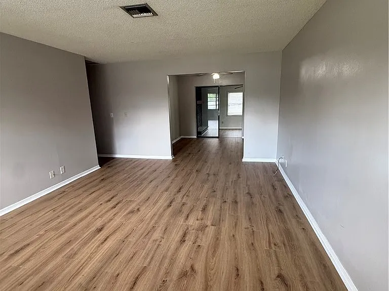 303 Lotus Ave — Photo 3