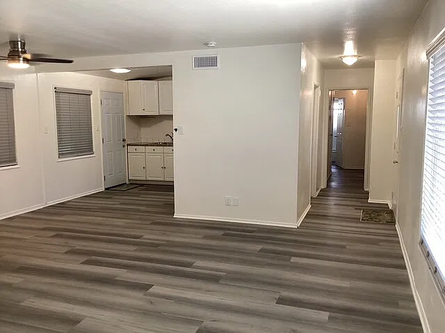 3 bed, 2.0 bath, 1186 sqft, $2,400 — Photo 2