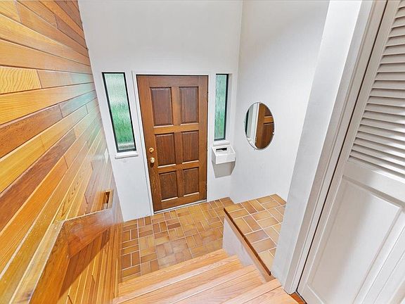 5th image of 1064 Ruthina Ave