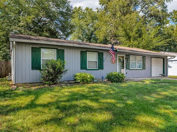 2717 Ponderosa Dr, Lawrence, KS 66046