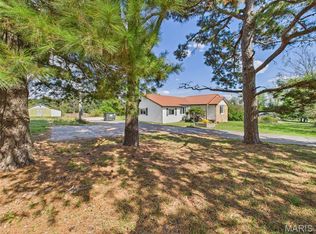 231 Raef Rd, Lebanon, MO 65536