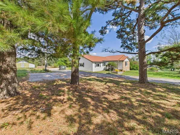 231 Raef Rd, Lebanon, MO 65536